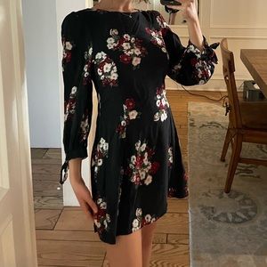 Navy floral Zara dress perfect for Valentine’s, XS